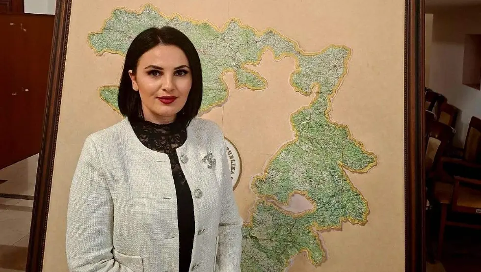Како је уништено повјерење у политику: Свака сличност са стварним ликовима је случајна