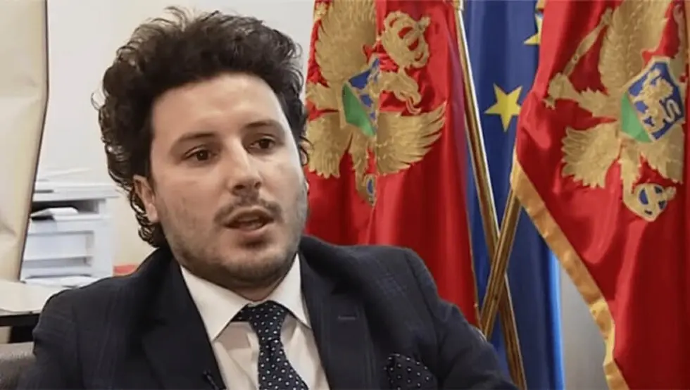Нападнут Дритан Абазовић, настао метеж у судници