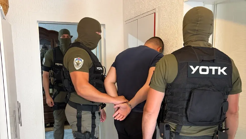 (ФОТО/ВИДЕО) Детаљи акције "Пеликан": Заплијењена велика количина дроге и оружја