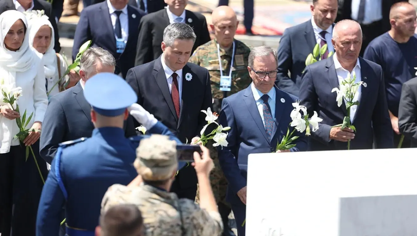 Завршена комеморација у Поточарима укопом десет Бошњака