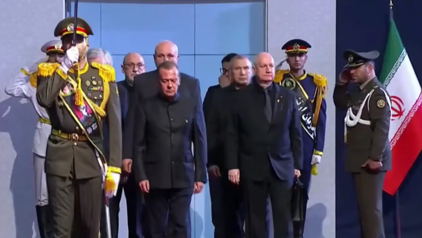 Медведев на сахрани
