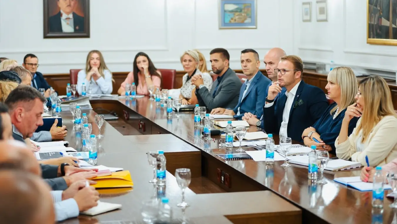 Станивуковић најављује: Стижу електрични аутобуси, почињу радови на мосту у Доцу