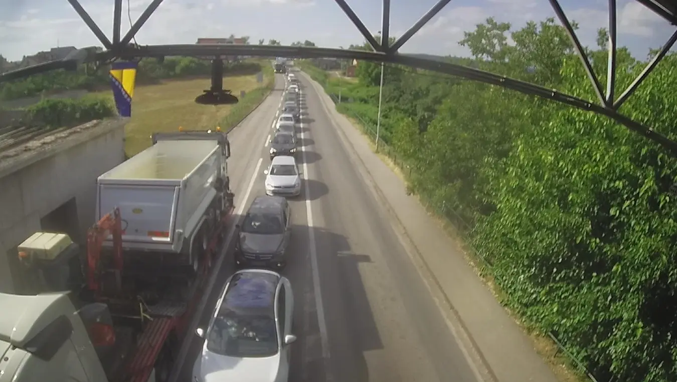 Гужве на границама због викенда и одмора: Километарске колоне на улазу у БиХ, АМС РС савјетује опрез и кориштење камера