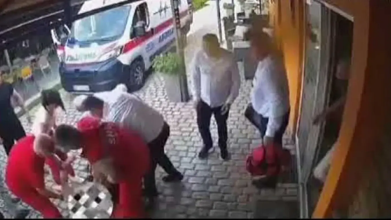 Радницима Хитне жена испала са носила