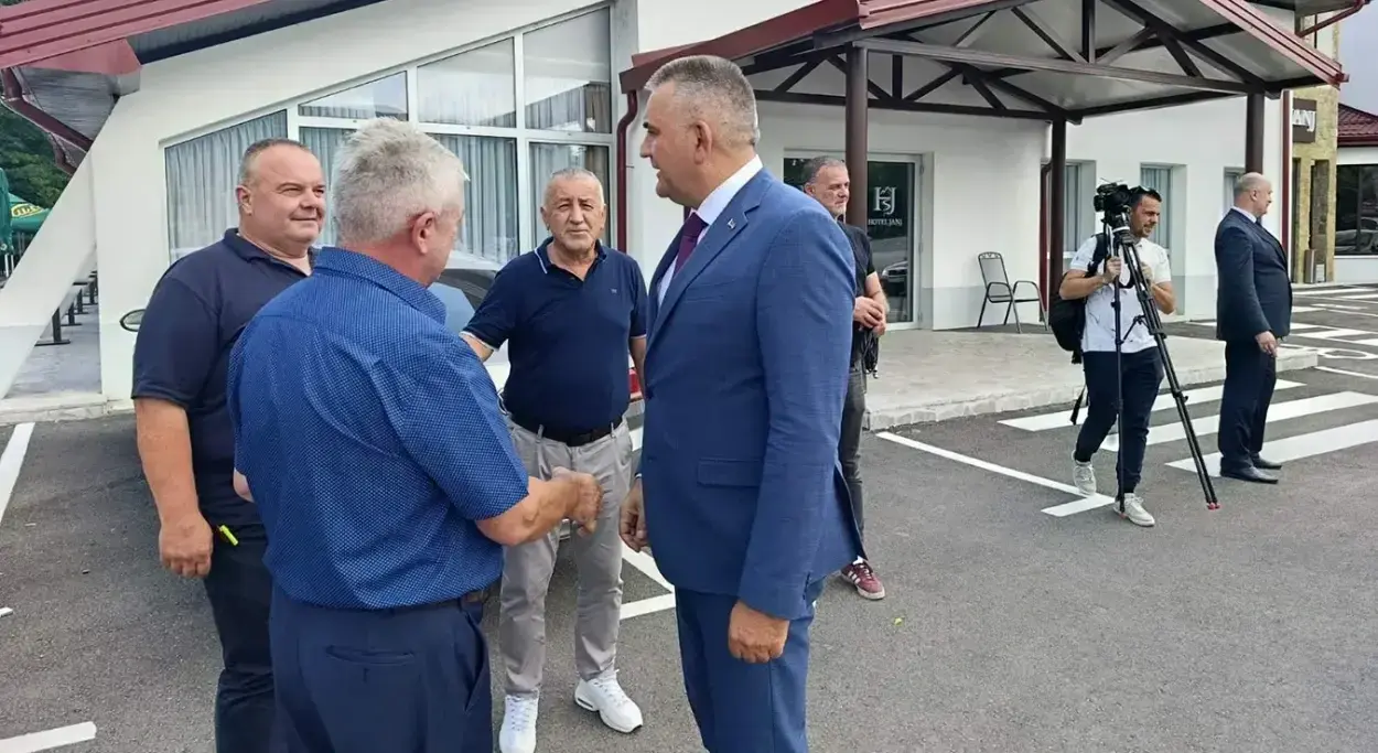 Премијер Саво Минић и Драган Крндија