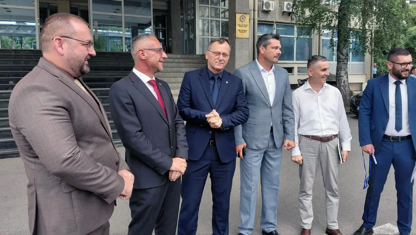 Остојић код Нуждића