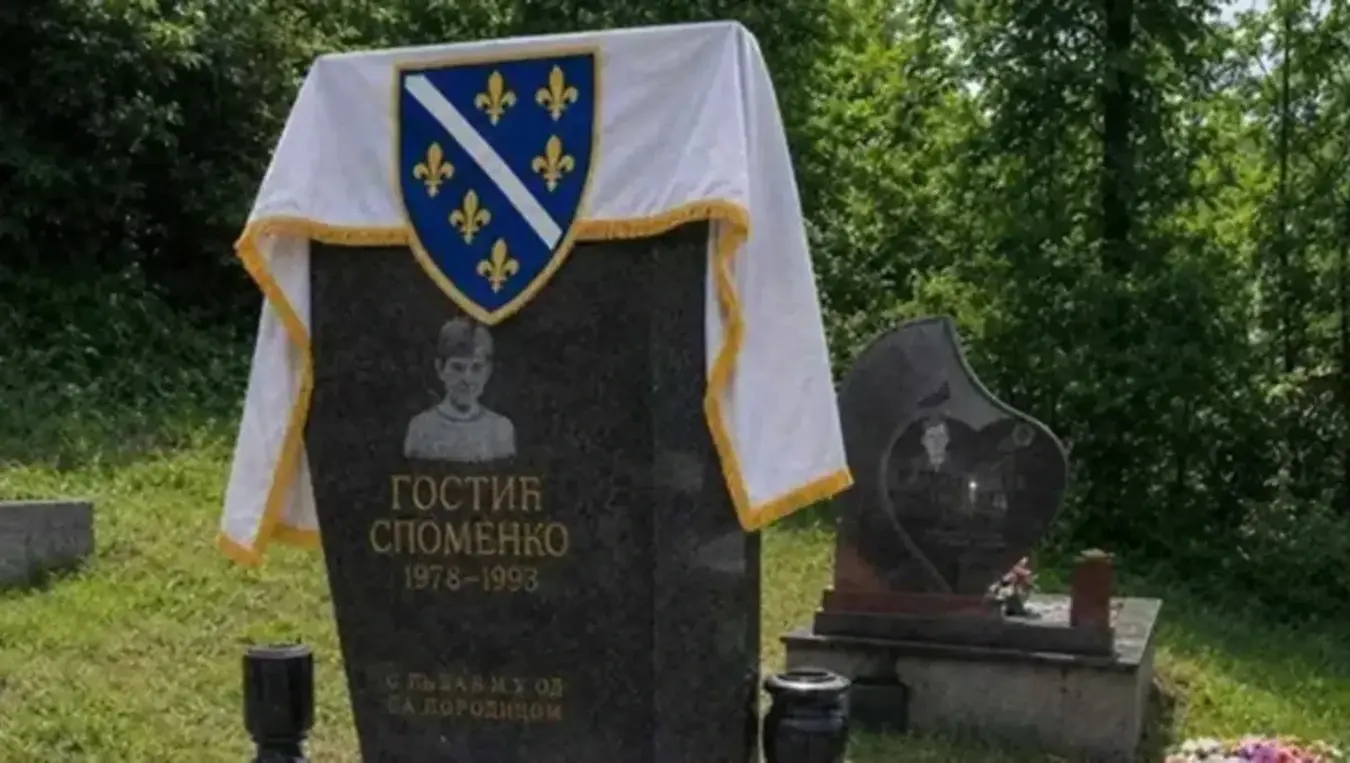 Споменик Споменку Гостићу