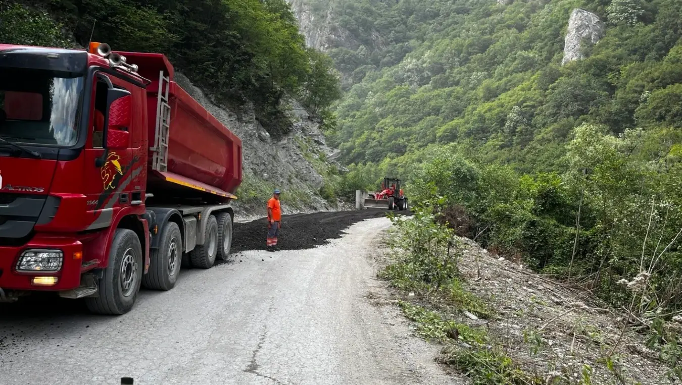 Хитна реакција Епархије: Поново радови у заштићеној зони око манастира Високи Дечани