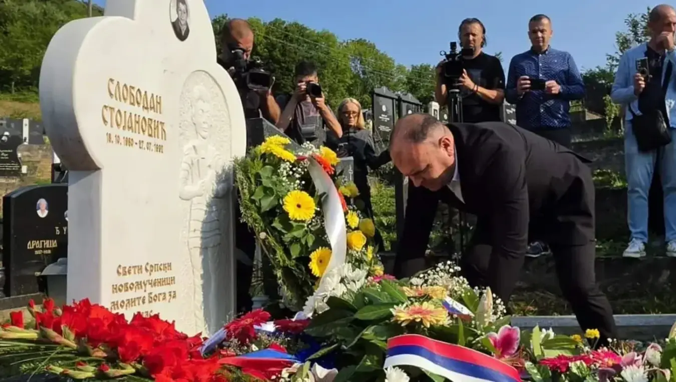 Положено цвијеће на гроб свирепо убијеног српског дјечака Слободана Стојановића