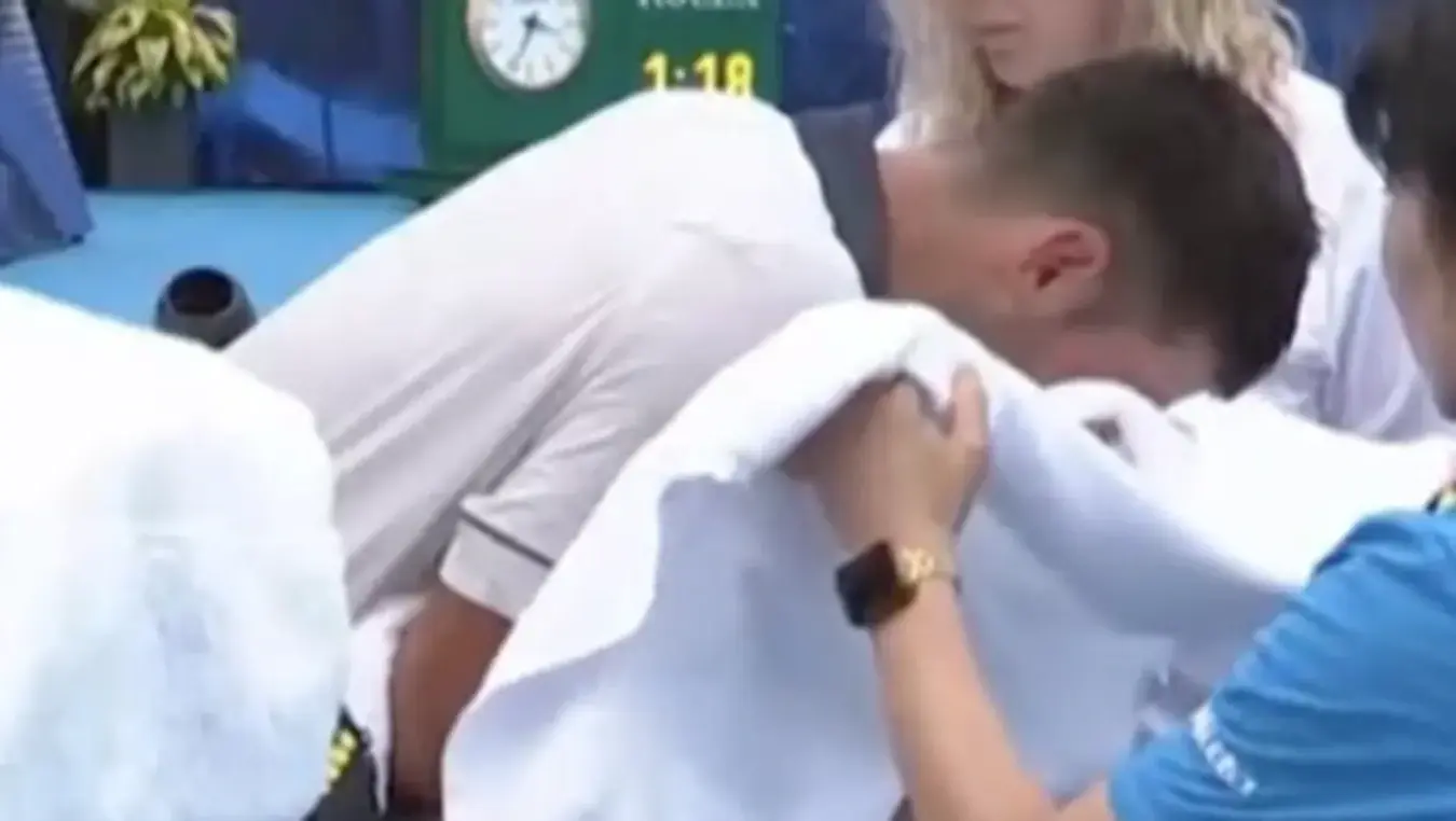 Новак Ђоковић повраћао на Синсинатију