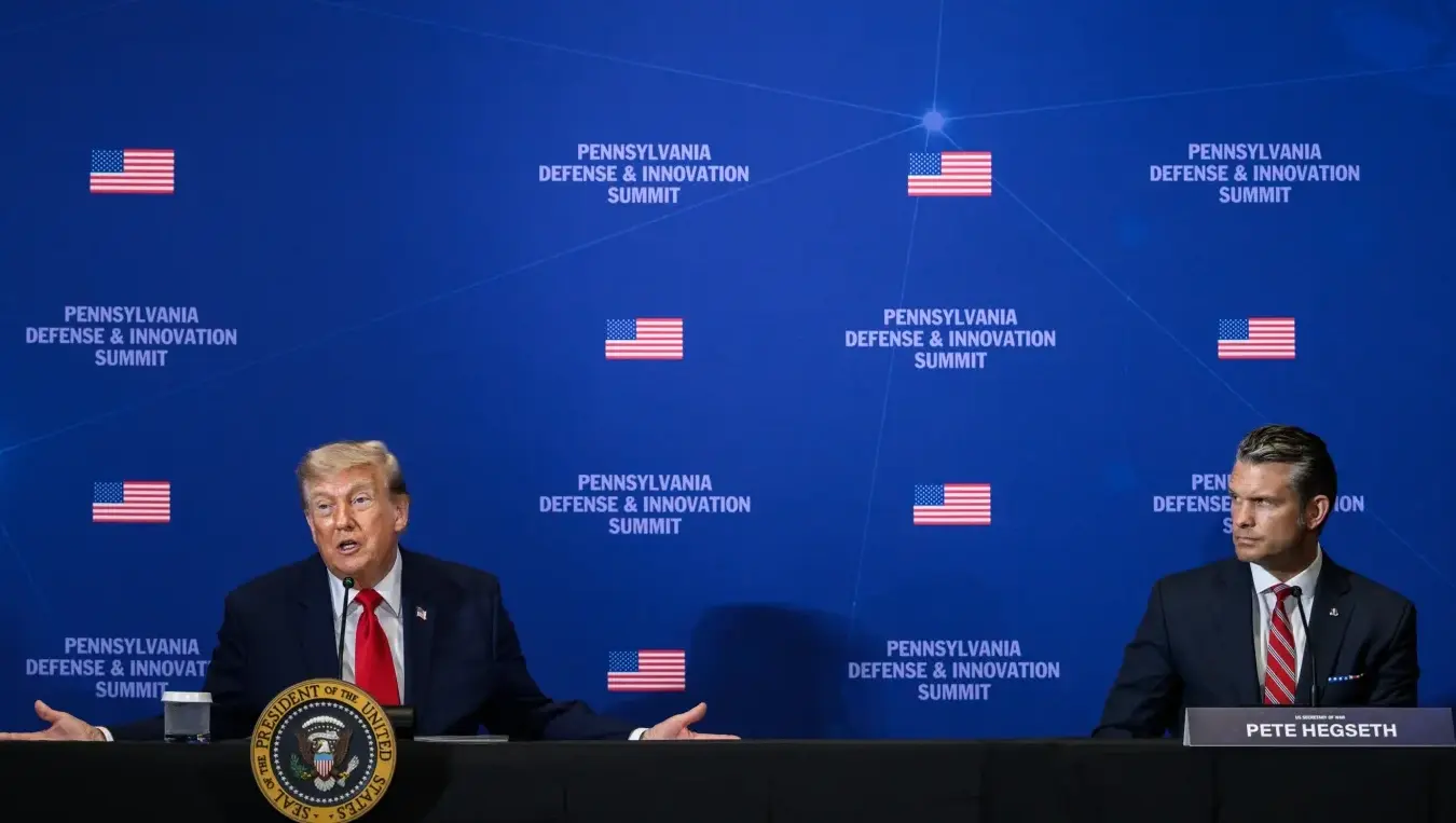 Трамп одбацио наводе о сукобу са Хегсетом: Задовољан његовим радом у Пентагону