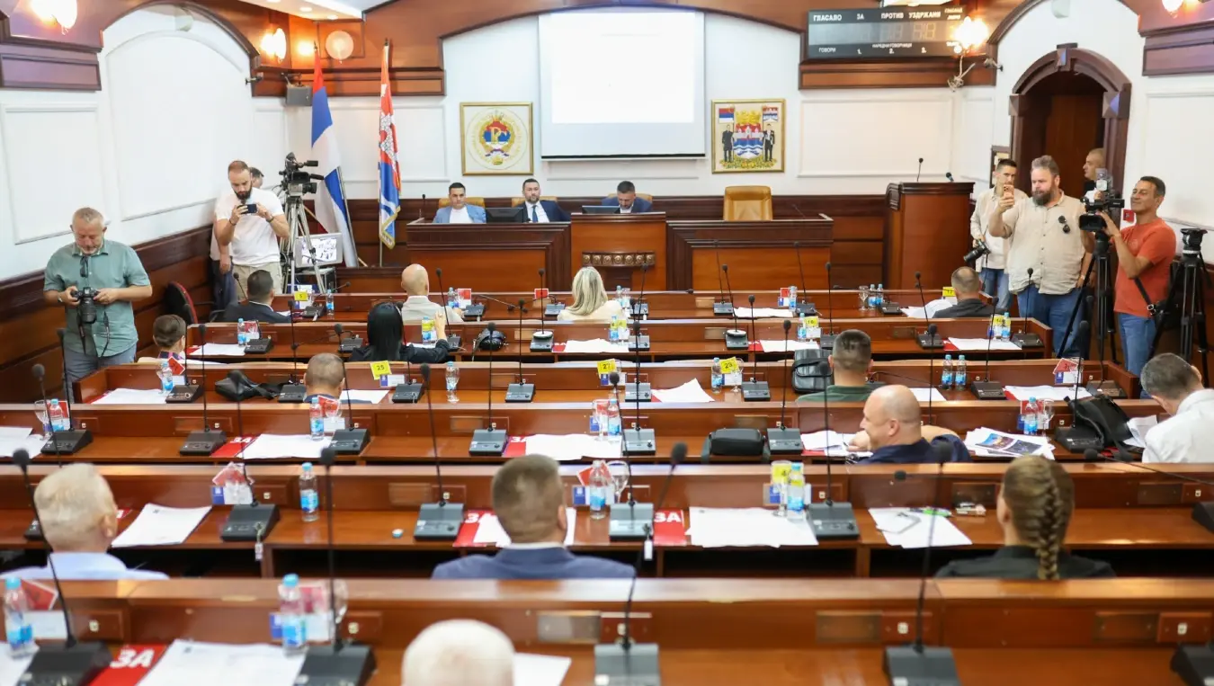 Почела ванредна сједница Скупштине града Бањaлука: На дневном реду кредит, паркинг и Господска улица