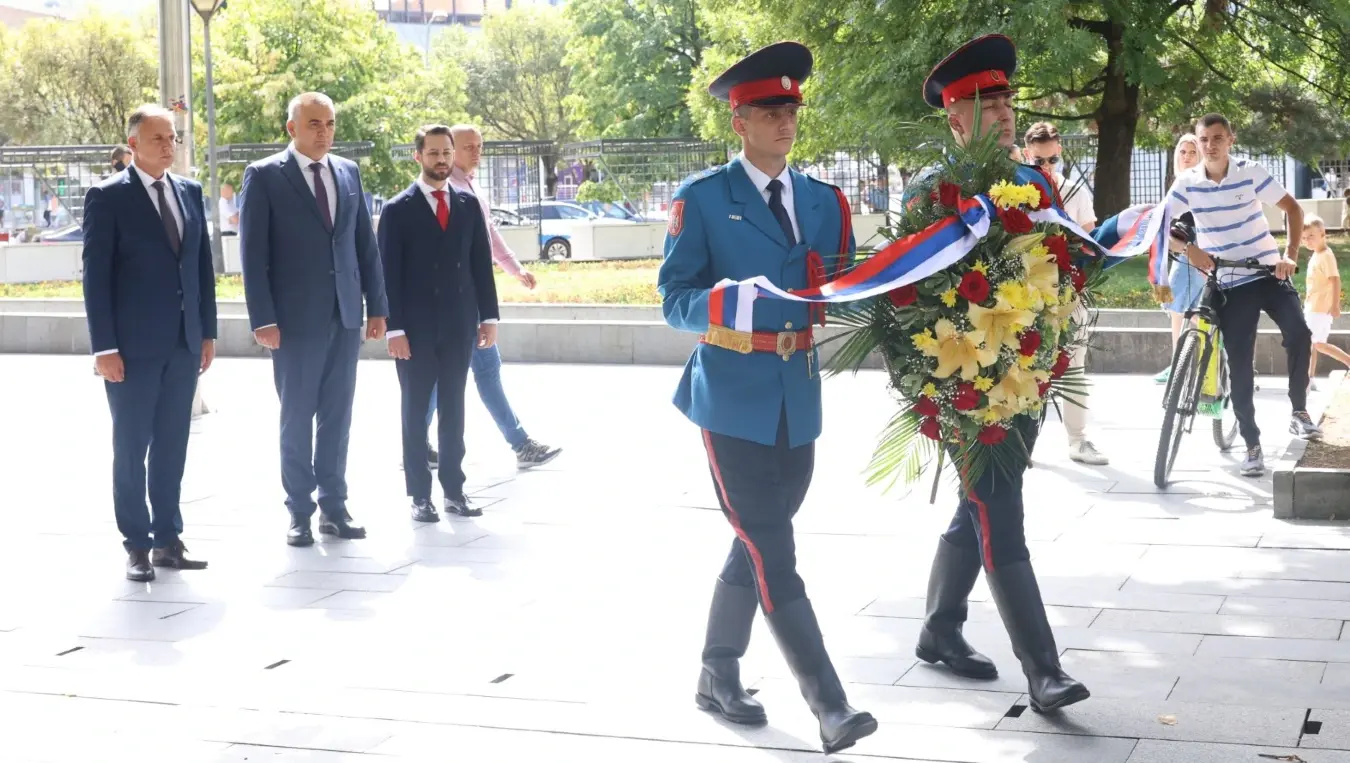 Минић, Голубовић и Ромић положили вијенац на споменик Петру Кочићу