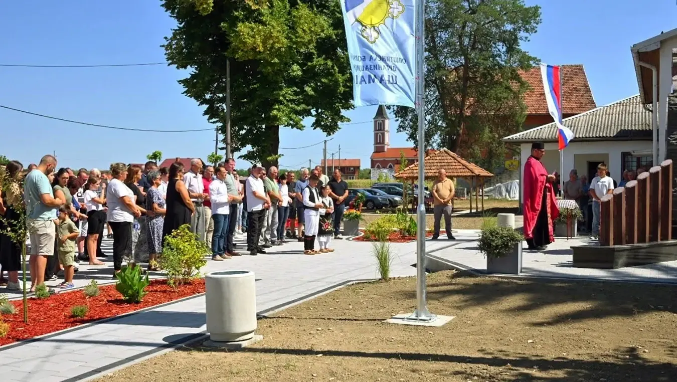 Парастос у Средњој Слатини