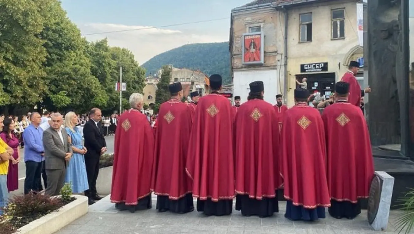 Поводом славе града у Зворнику одржана вечерња служба и литија, присуствовала Цвијановић