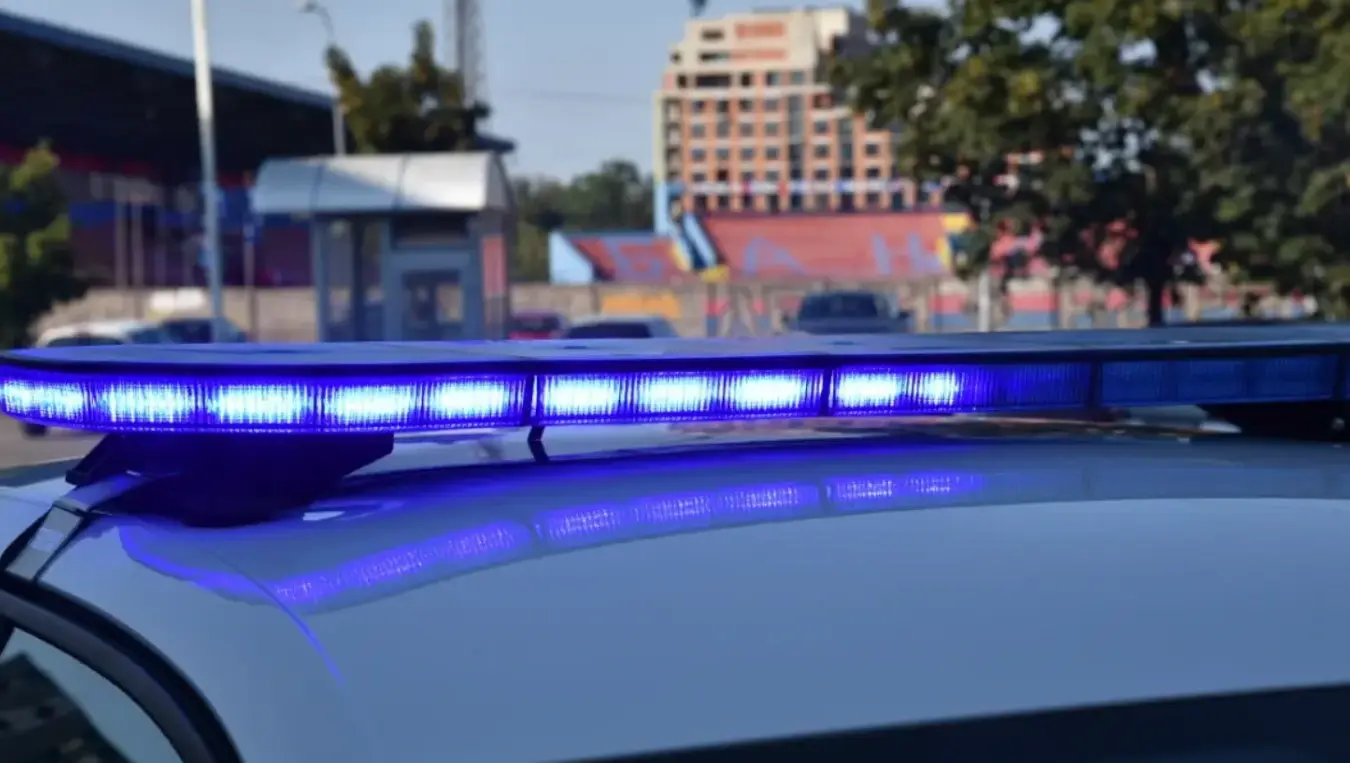 Мотоциклиста погинуо након што је подлетио под теретно возило