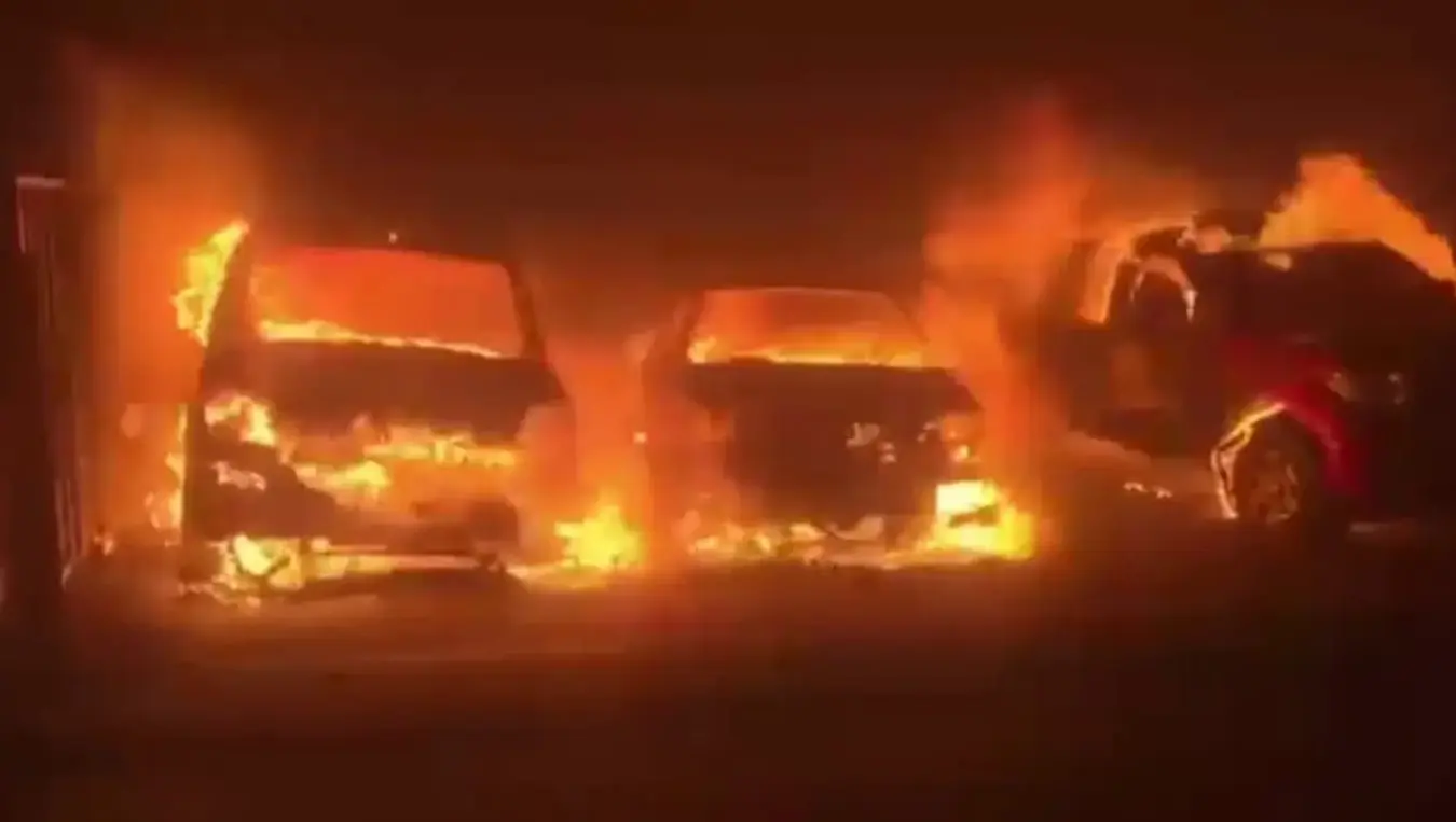 Ватра гута све: Погледајте језив призор пожара у Омишу, повријеђено 19 особа