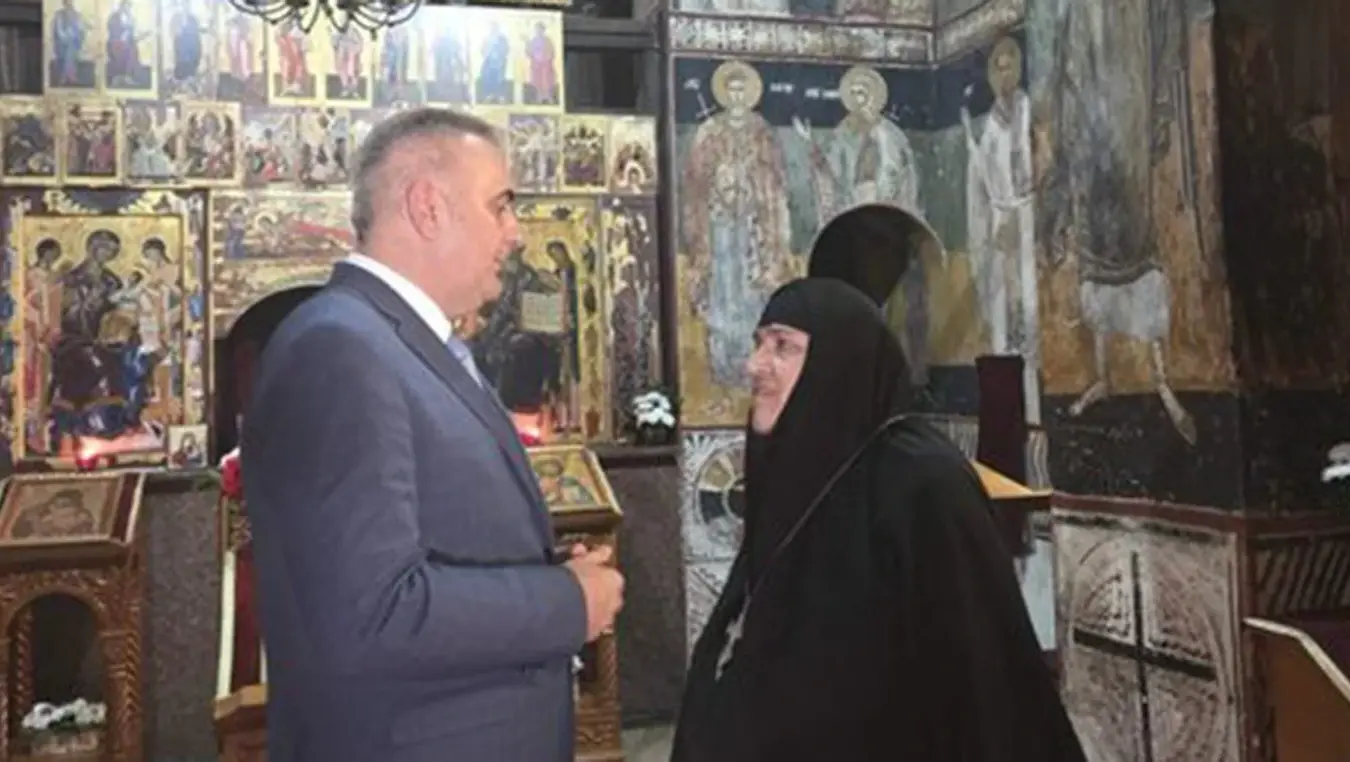 Минић у манастиру Ловница
