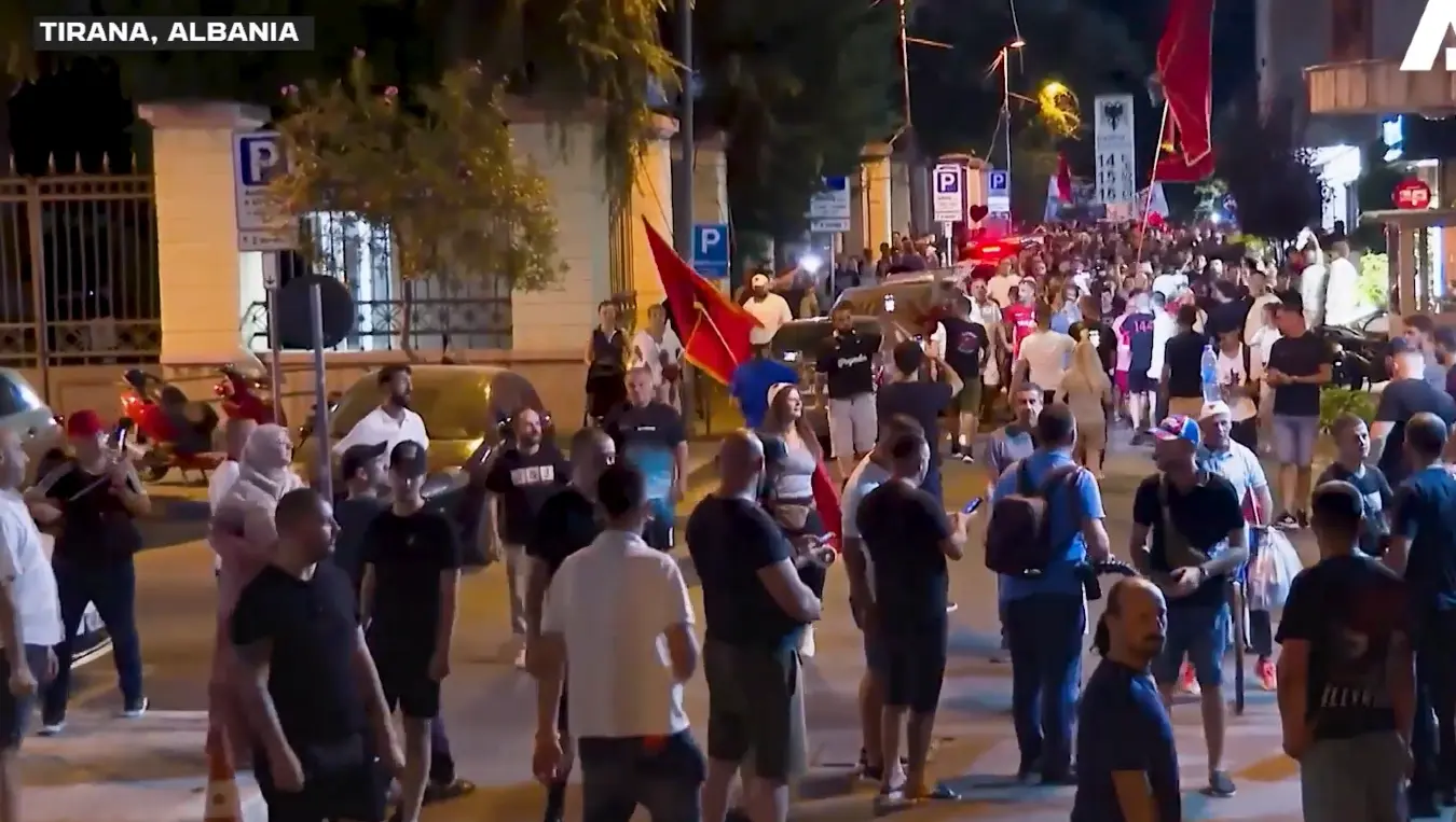 Албанија протест