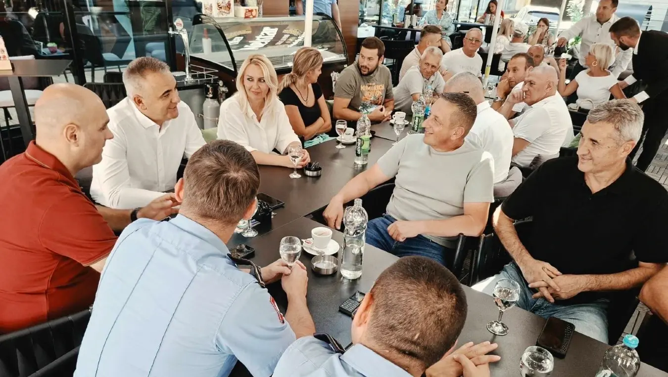 Минић са ловцима у Прњавору: Свој међу својима