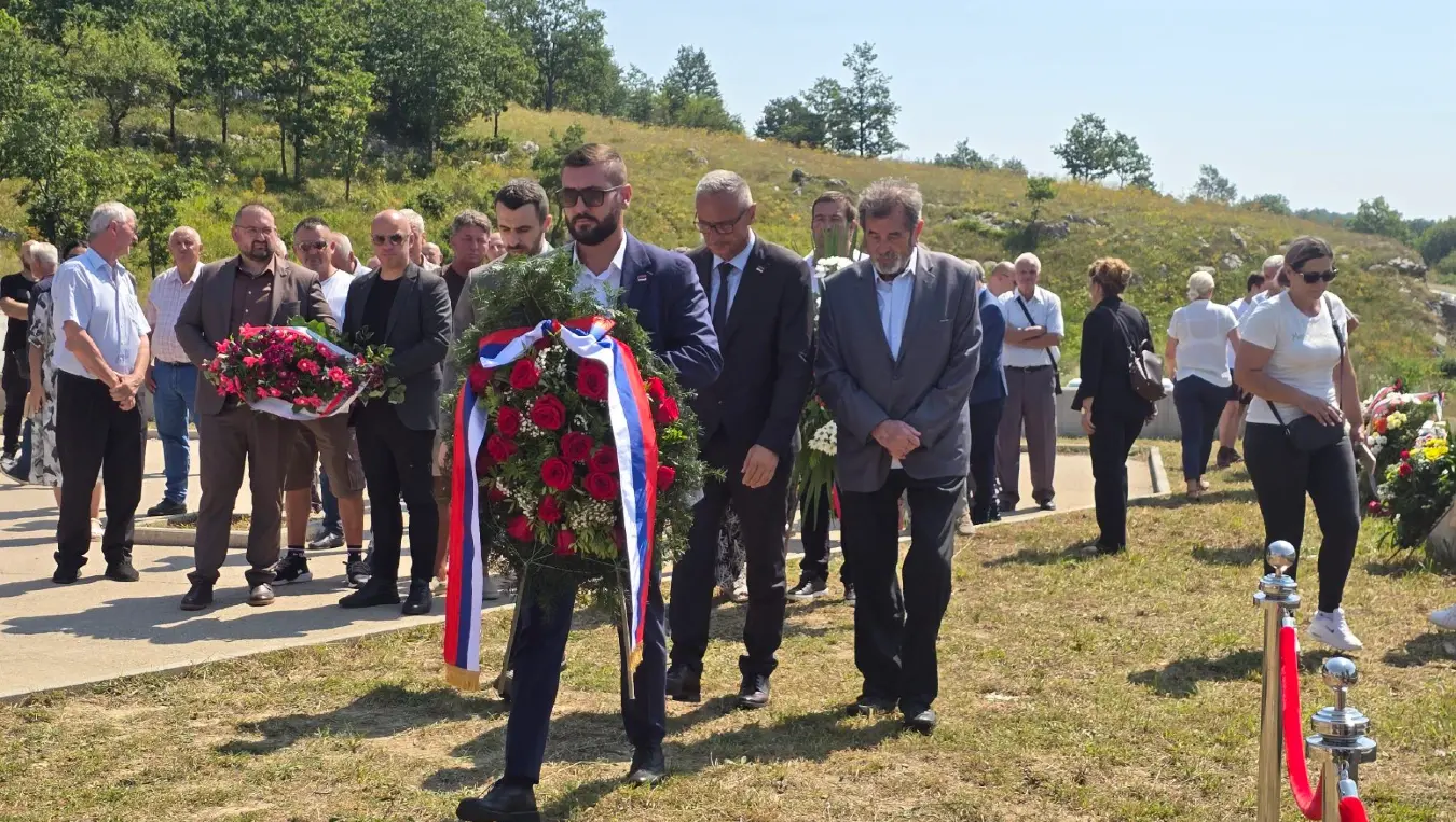 Остојић Петровачка Цеста