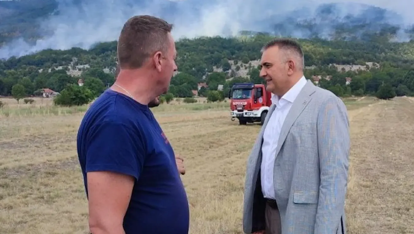 Минић обишао пожариште у Невесињу: Најављена улагања у ватрогасну опрему