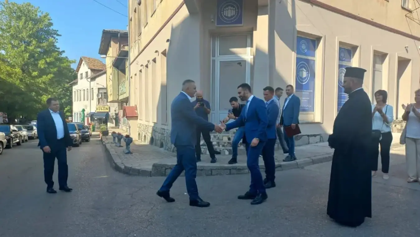 Минић и Будимир у Босанском Петровцу, дочекали их српски повратници