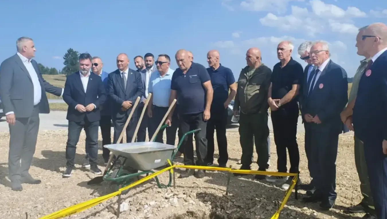 У Хан Пијеску постављен камен темељац за изградњу спомен собе ВРС