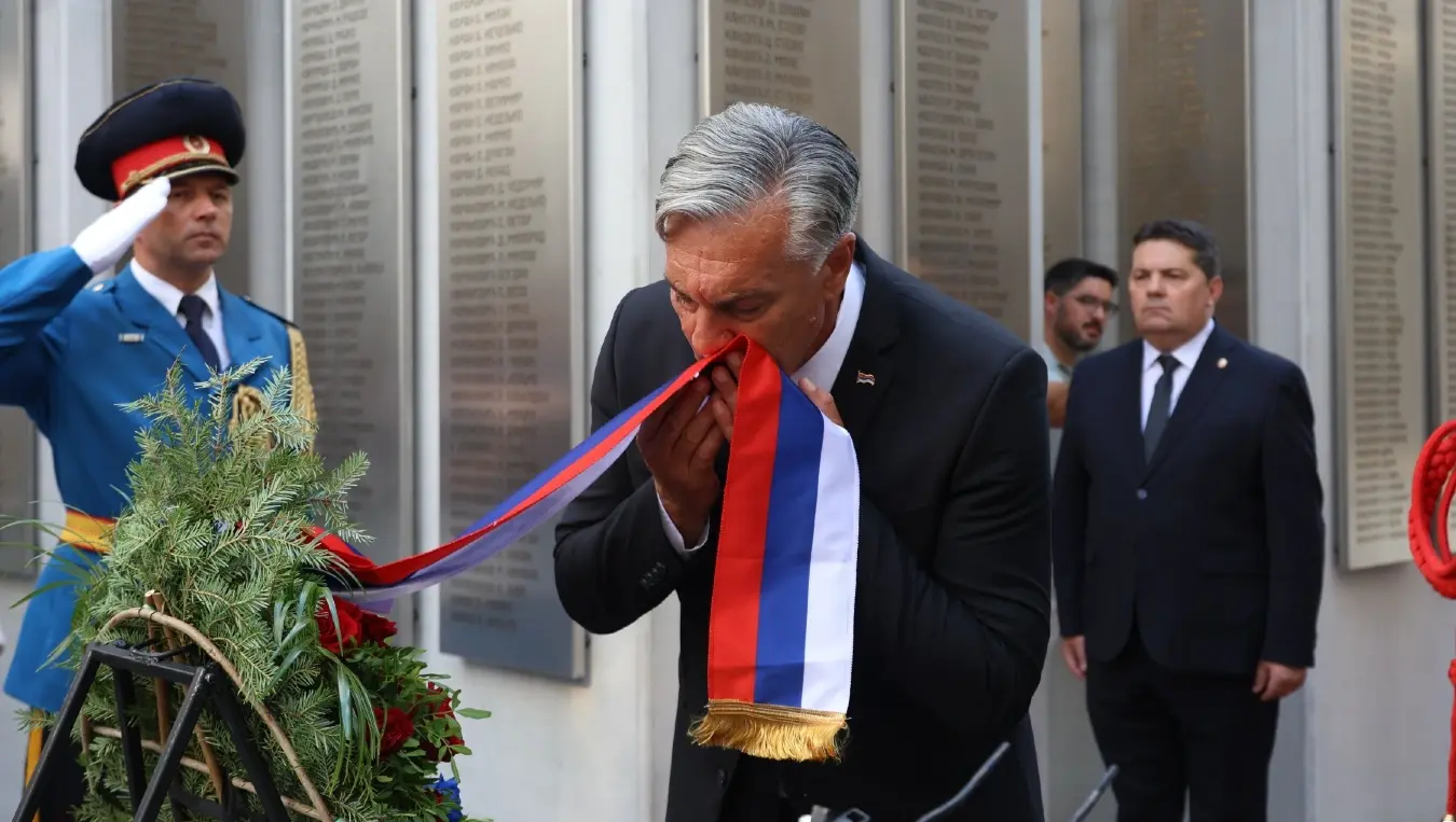 Положени вијенци поводом Дана сјећања на Србе страдале у "Олуји"