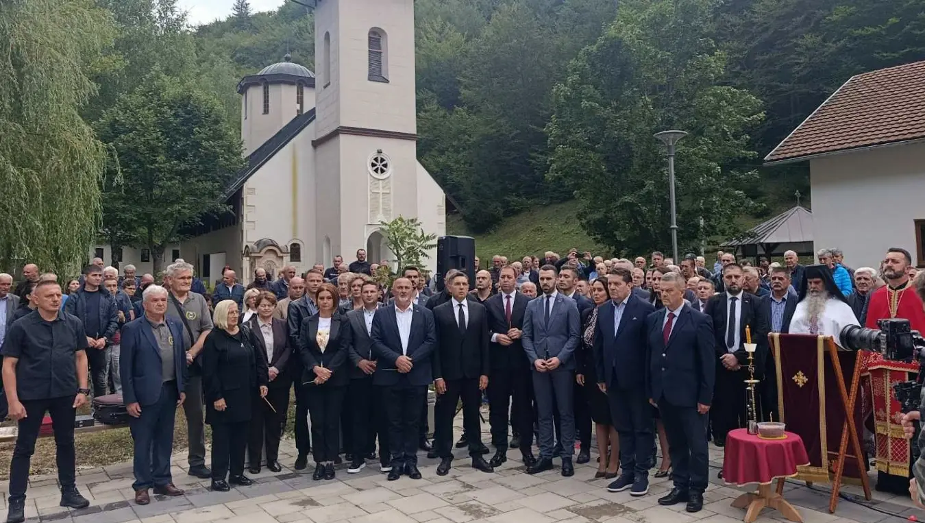 31 година од страдања и егзодуса Срба из Доњег Вакуфа: Положени вијенци за жртве масакра у Бравницама