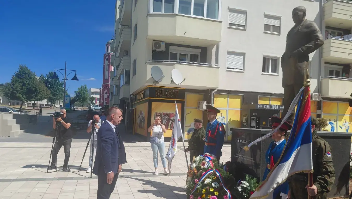 Саво Минић положио вијенац