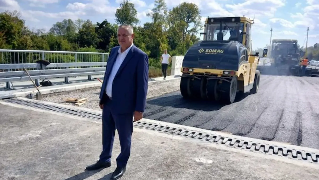 Вишковић: Положене прве тоне асфалта на ауто-путу Рача-Бијељина