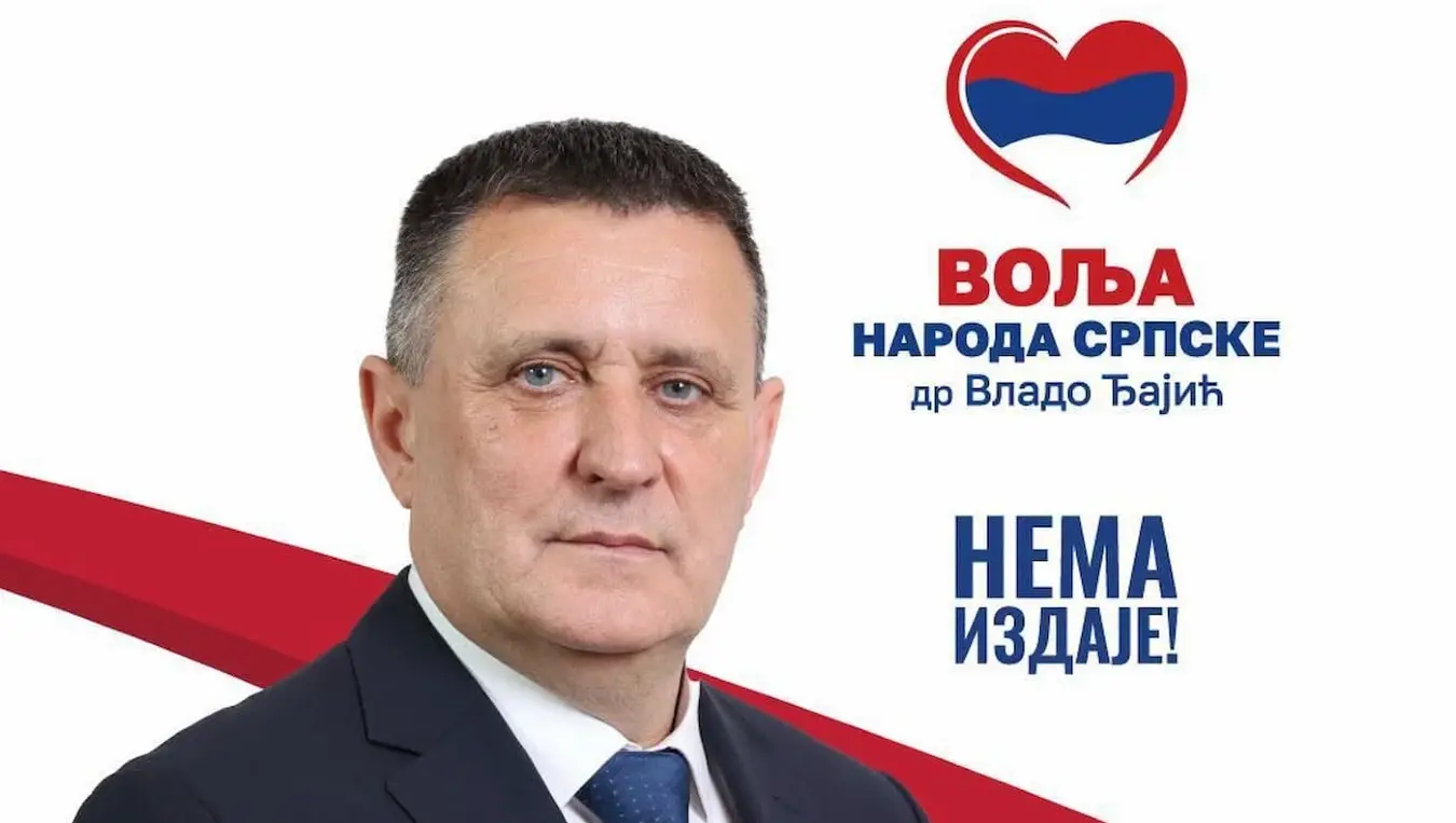 Ђајић залијепио први плакат испред НСРС: Републиком Српском мора управљати воља народа