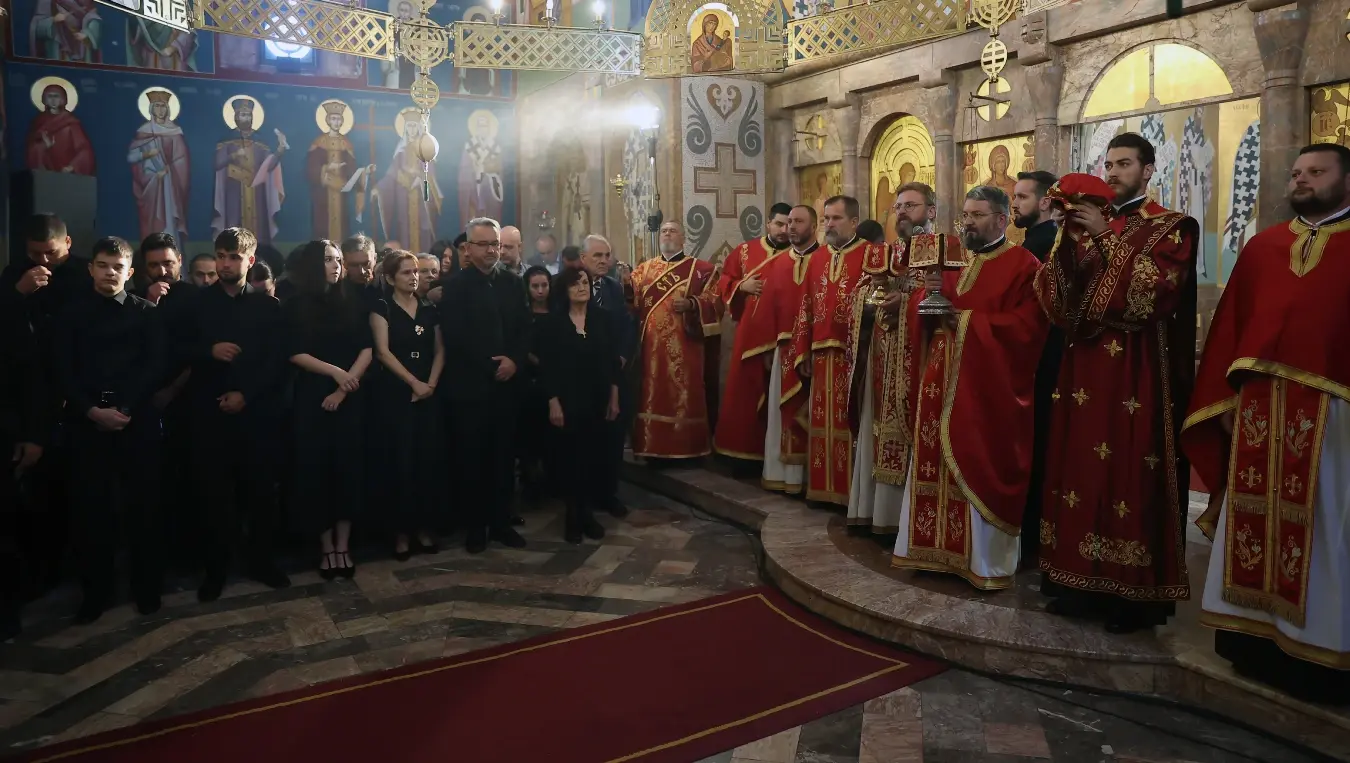 црква