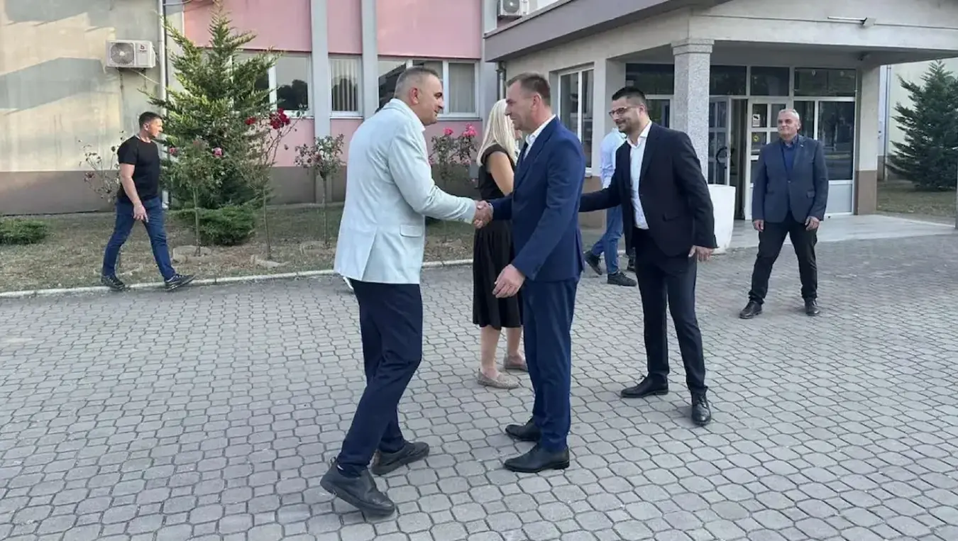 Састанак Минића, Цвијановићеве и Гајића уочи полагања камена темељца за нови вртић