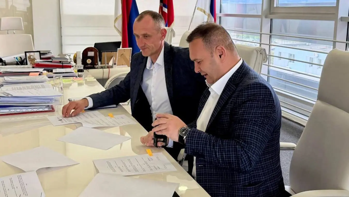 Ћосић потписивање