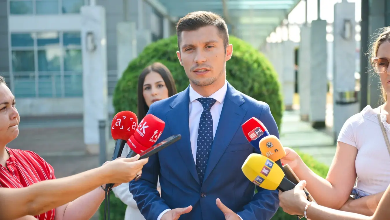 Кресојевић: Неспособни вратити ПДВ на прву некретнину, а способни дати 100 милиона за зграду