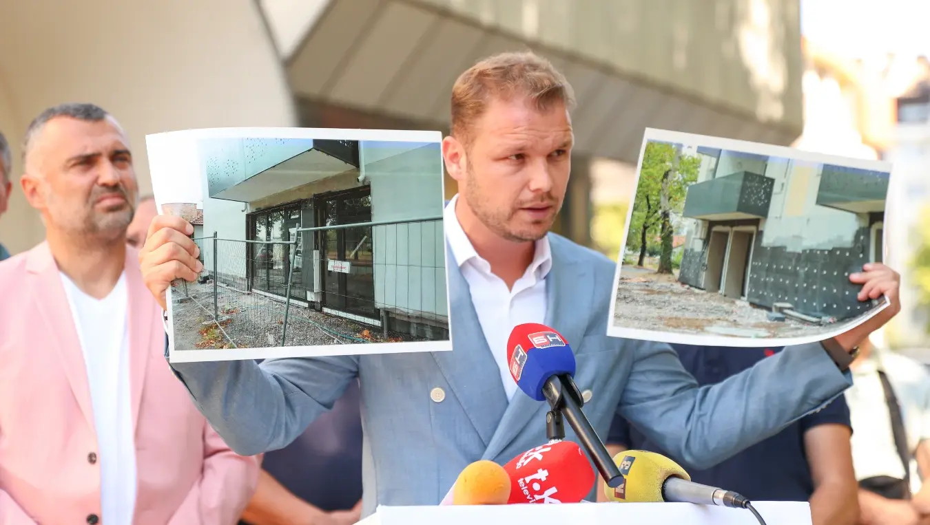 Станивуковић у Теслићу изнио оптужбе о јавним набавкама и куповини пословних простора