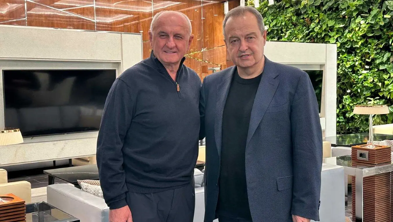 Ни Ђокић није могао да полети из Москве, на аеродрому заједно са Дачићем