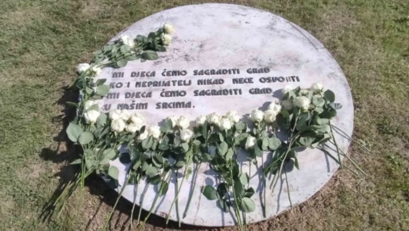 Парастос за д‌јецу страдалу у Сиску: Кроз логор прошло више од 5.600 д‌јеце