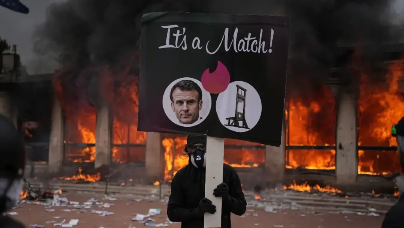Да ли је то Макрон управо рекао Трампу да му се гади и да је одвратан