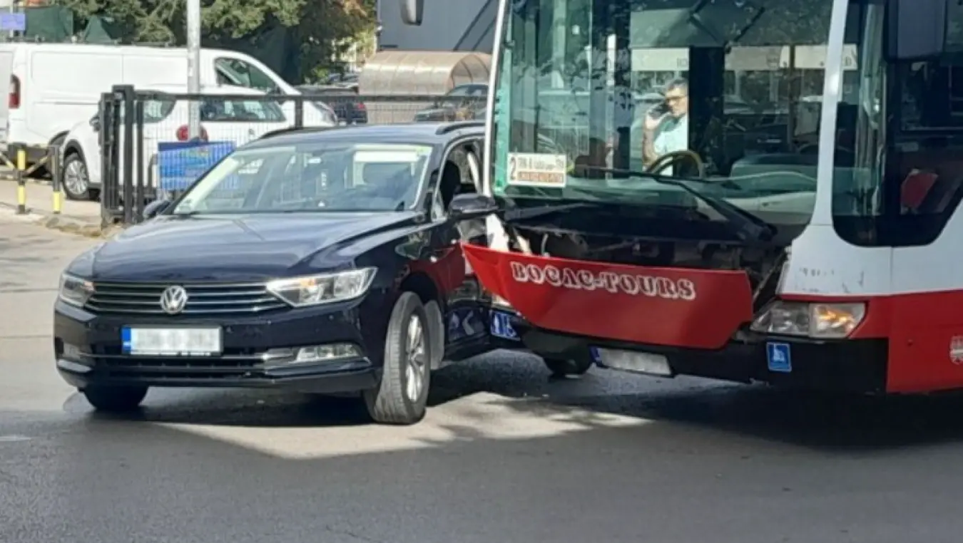 Судар аута и аутобуса у Бањалуци