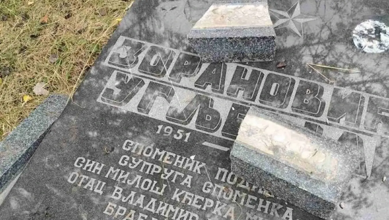 Порушени споменици на српском гробљу код Кладња