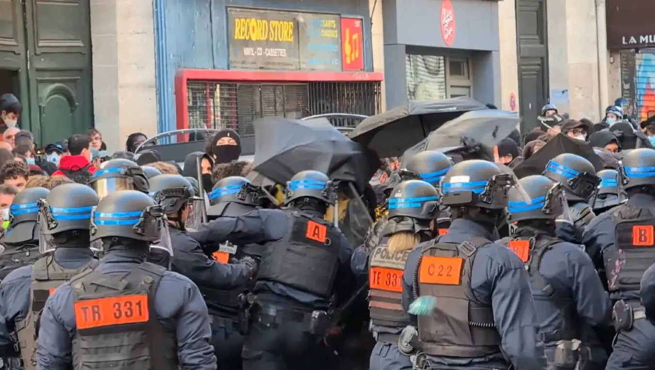 Погледајте видео: Опсадно стање у Француској због великих протеста