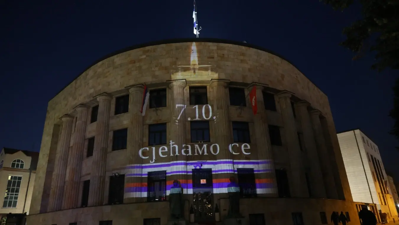 Погледајте снимак из ваздуха: Палата Републике у бојама Израела поводом три године од напада Хамаса