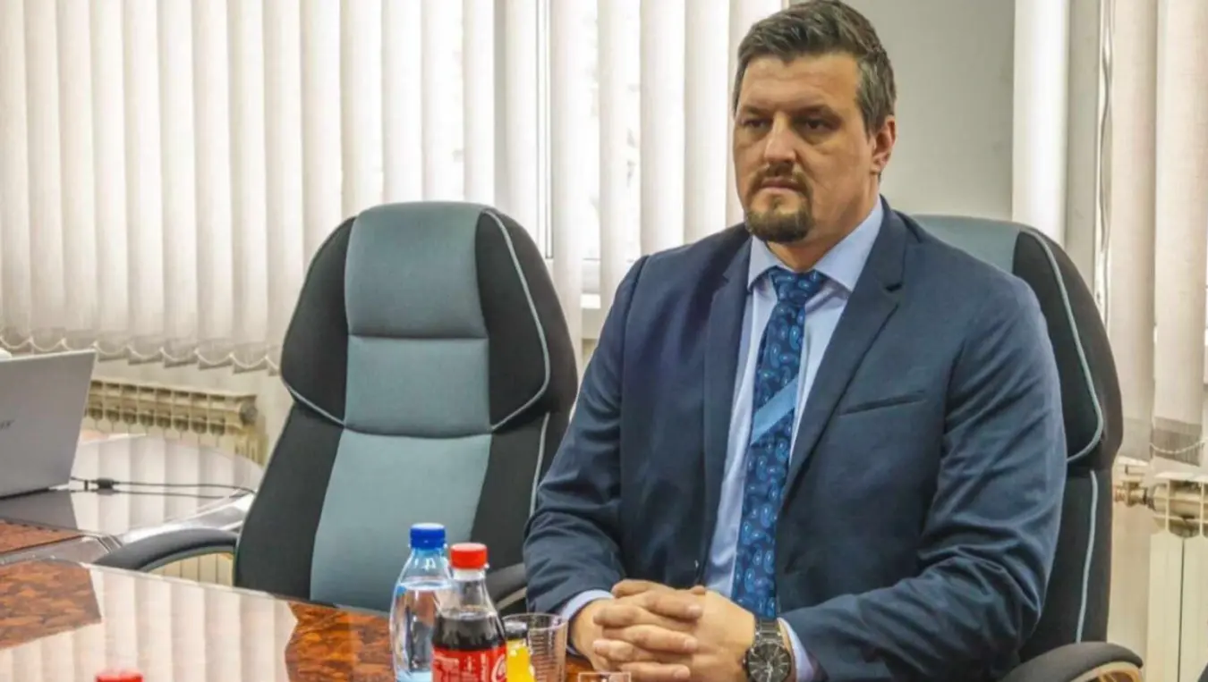 Министар са брадом забранио полицајцима у УСК да носе браде