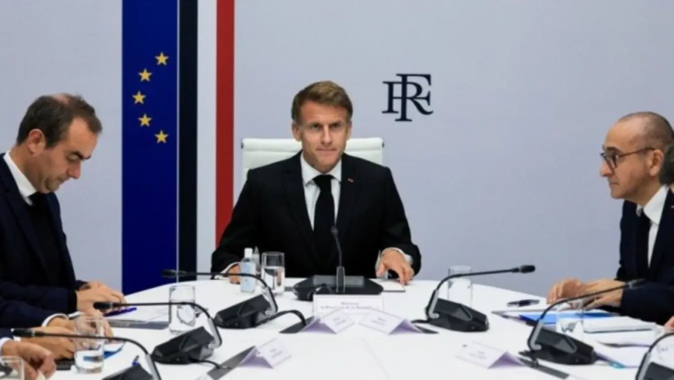 Макрон није прихватио оставку министра унутрашњих послова