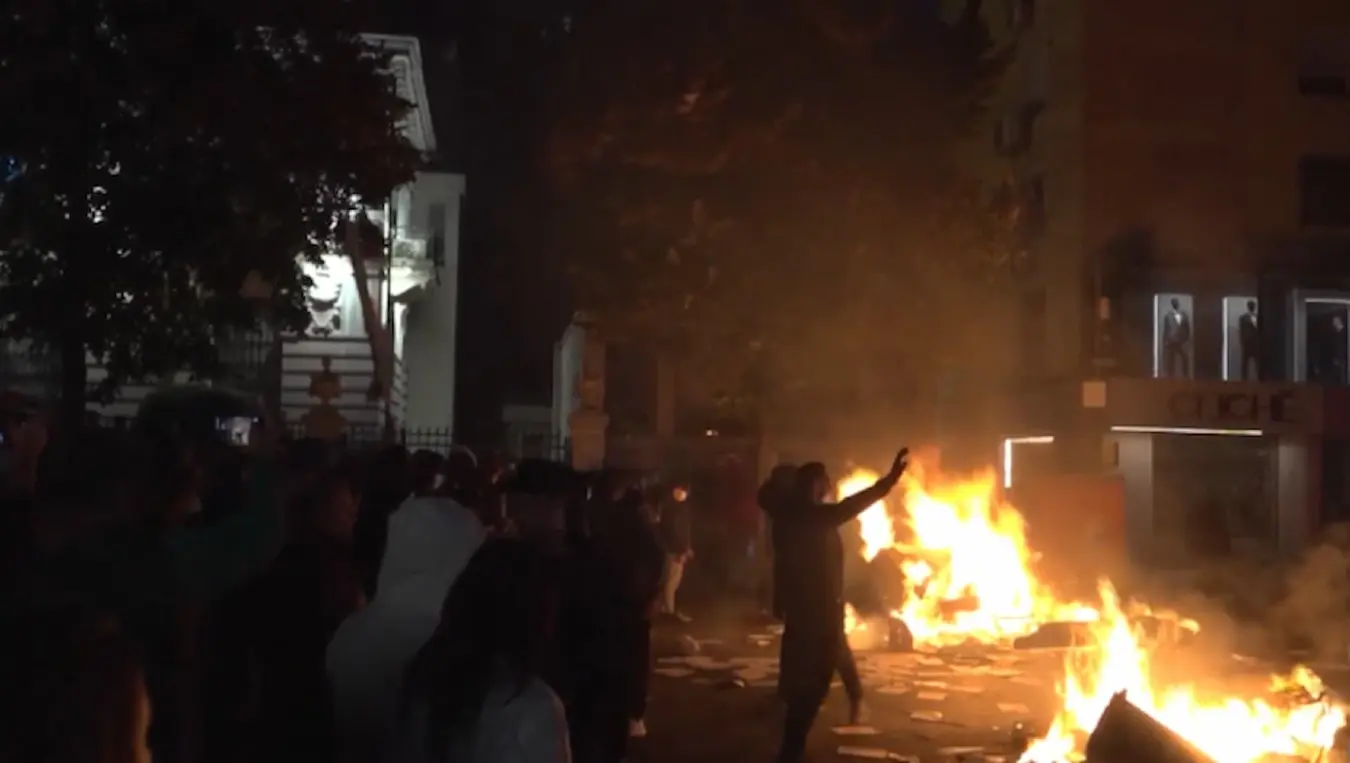 Жесток сукоб студената и полиције у Тирани: 13 особа у болници, масовна хапшења испред министарства