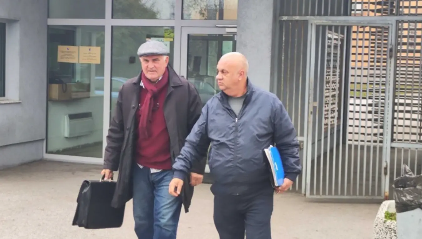 Осуђен због рођенданског транспарента: Суд БиХ поново одложио одлазак Војина Павловића у затвор