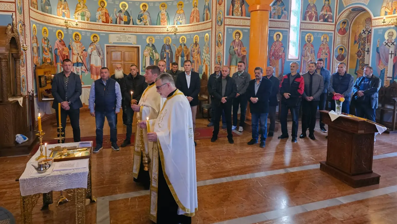 Служен парастос